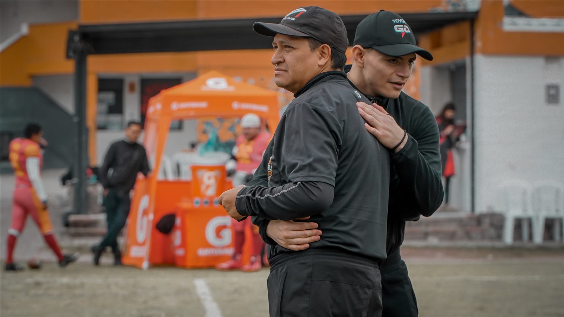 Un encuentro junto a la cancha